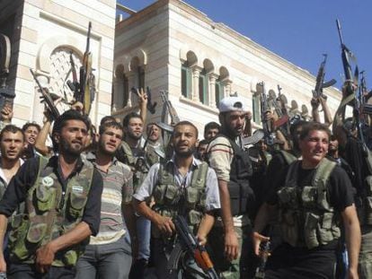 Un grupo de rebeldes en Alepo 