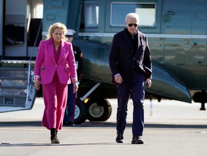 El presidente de Estados Unidos, Joe Biden y su esposa, Jill Biden, llegaban este 3 de febrero de 2024 al aeropuerto internacional de Filadelfia.