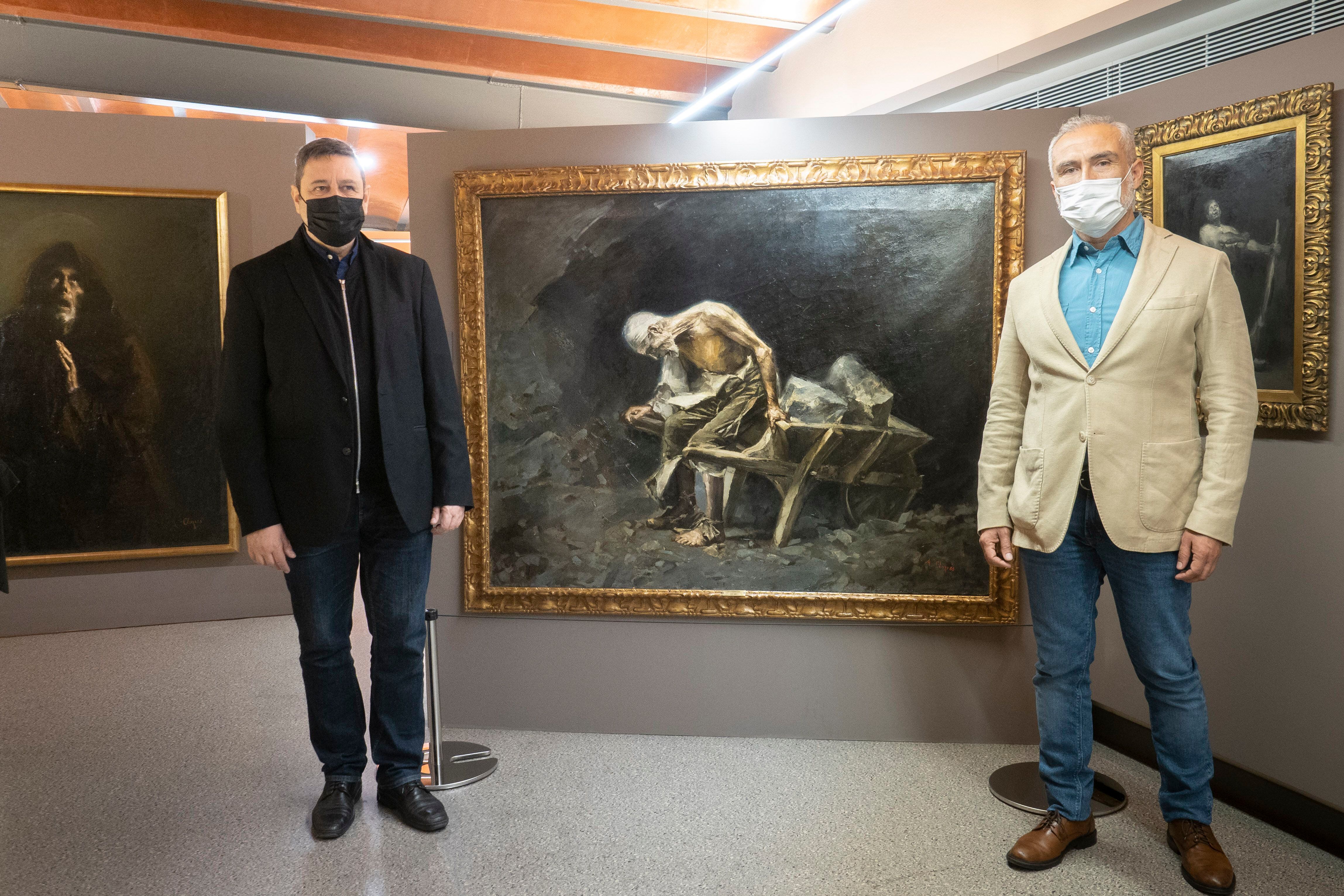 Josep Casamartina y Carlos Alejandro Lupercio, los comisarios de la muestra de Clapés que han localizado la obra 'El peón' desaparecida hasta ahora.