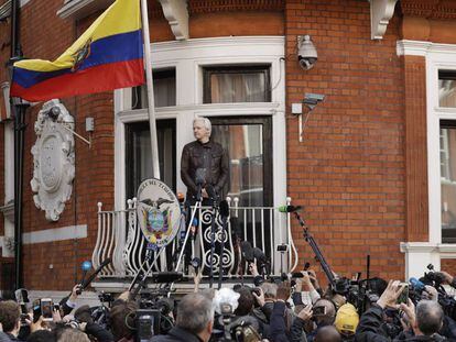 Assange, en la embajada de Ecuador en Londres en 2017. 