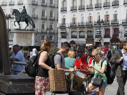 Turistas en la Puerta del Sol.