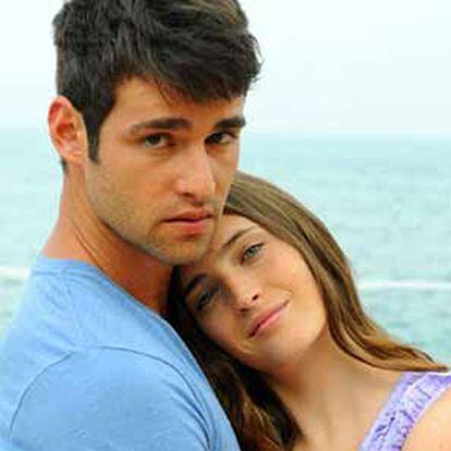 Ángel y Ainhoa, dos personajes de <i>Un golpe de suerte. </i>