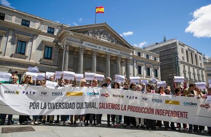 Concentración el miércoles 25 de mayo de los productores audiovisuales frente al Congreso de los Diputados para protestar por la nueva Ley Audiovisual.