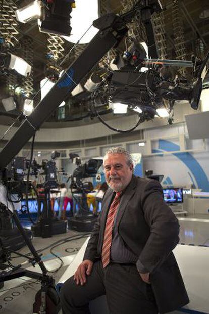 Joaquín Durán en un plató de informativos de Canal Sur.