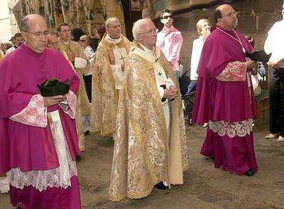 El vicepresidente de la Conferencia Episcopal Española, Antonio Cañizares, ha presidido la Procesión del Curpus Christi de Toledo