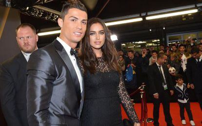 Irina Shayk, con Cristiano Ronaldo, en la gala del Balón de Oro.