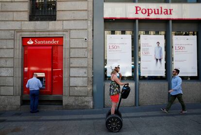 Dos oficinas de Santander y Popular