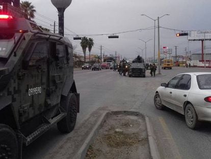 Un convoy militar avanza por Reynosa.
