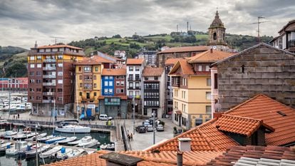 Vista del puerto y la ciudad de Bermeo, en la provincia vasca de Bizkaia.