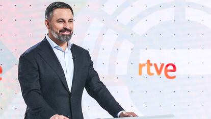 El candidato a la Presidencia del Gobierno, Santiago Abascal, antes del inicio del debate electoral en TVE.