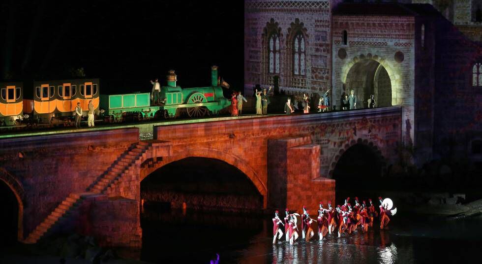 La llegada del ferrocarril a España en el espectáulo 'El sueño de Toledo'.