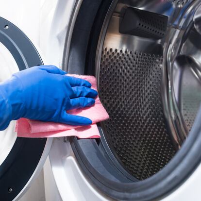 Seleccionamos varios productos básicos y específicos para combatir los malos olores de la lavadora.