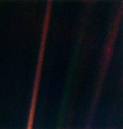 Imagen de la Tierra tomada por la sonda Voyager-1 a 6.000 millones de kilómetros y conocida como 'pale blue dot' (punto azul pálido).