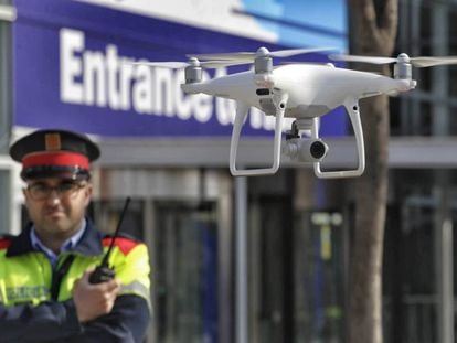 El dron que han utilizado los Mossos d&#039;Esquadra para vigilar el Mobile World Congress (Barcelona). 