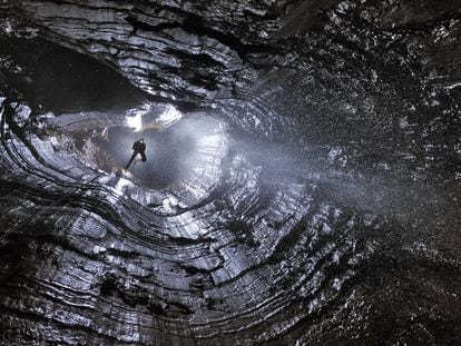 Abismo de Xinu Attic, en las cavernas de Wang Dong (China), un vasto complejo de galerías en la provincia de Chongquing.