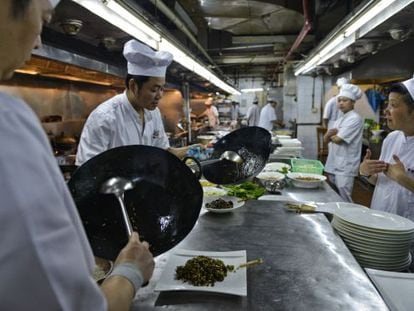 Cocina de Meilongzhen, uno de los restaurantes tradicionales de Shanghái.