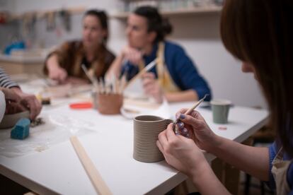 A group of students from the Lola Verona modeling workshop, a ceramics studio in Madrid. 