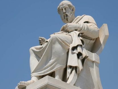 Estatua de Aristóteles en Atenas.