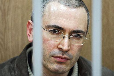Mijaíl Jodorkovski, ex presidente de Yukos, tras los barrotes del juzgado en junio de este año.