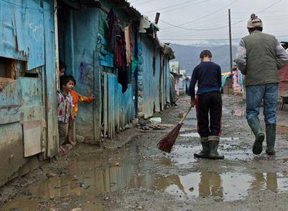 Campamento de romaníes en Mitrovica.