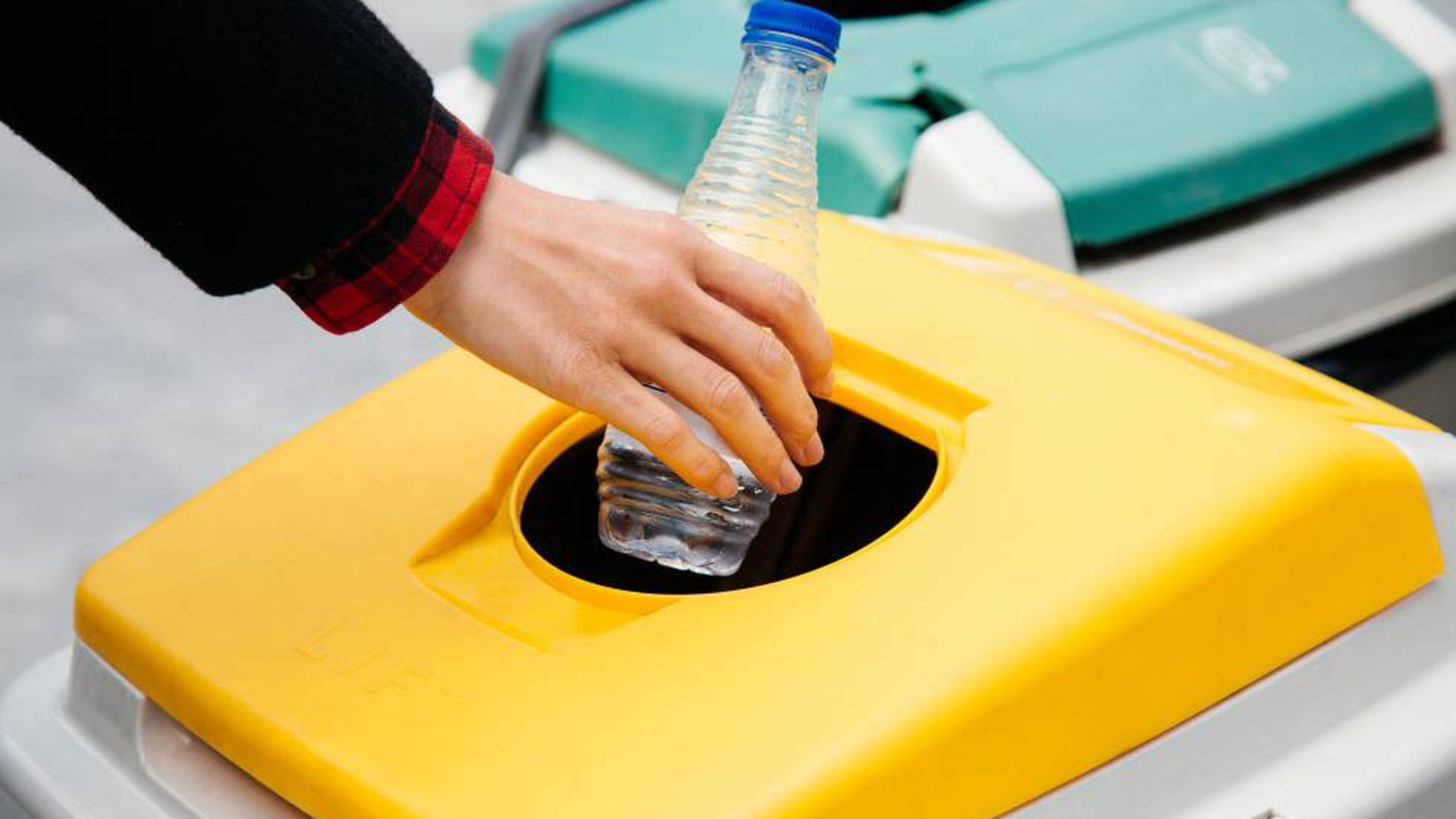 El contenedor AMARILLO: envases de plástico, latas y briks