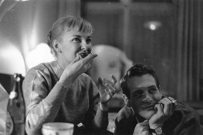 Joanne Woodward y Paul Newman, en 1958.