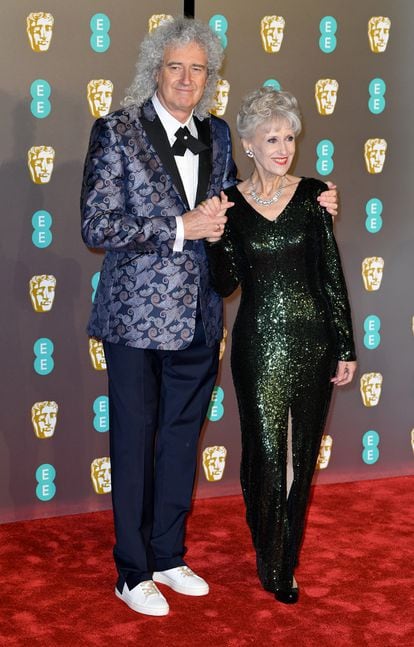 Brian May y Anita Dobson.