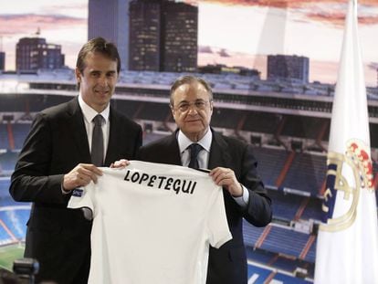 Julen Lopetegui, durante su presentación como entrenador del Real Madrid junto a Florentino Pérez.