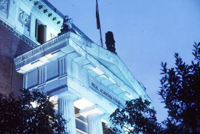 Fachada de la Real Academia Española de la Lengua