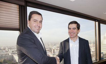 El consejero delegado de Madiva, Juan Jos&eacute; Divass&oacute;n, (izquierda) y el  director de Banca Digital de BBVA, Carlos Torres. 
 