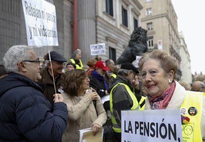Concentración ante el Congreso en defensa de las pensiones, el 1 de diciembre.