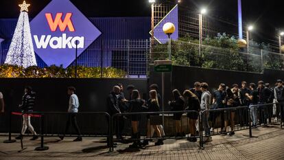 Varios jóvenes acceden a la discoteca Waka, en una imagen de archivo.