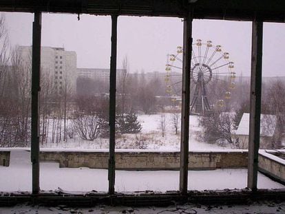 Vista desde el interior de un edificio arrasado tras el accidente nuclear de Chernóbil.