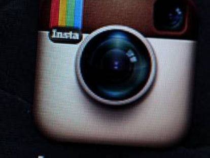 Hasta ahora, los usuarios de Instagram compartían sus fotos y vídeos con quienes les seguían en esa red social, sin posibilidad de elegir destinatarios concretos. EFE/Archivo