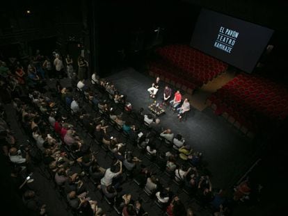 Aspecto de la presentaci&oacute;n del nuevo espacio. En el escenario, de izquierda a derecha, Miguel del Arco, Israel Elejalde, Jordi Bux&oacute; y Aitor Tejada. 