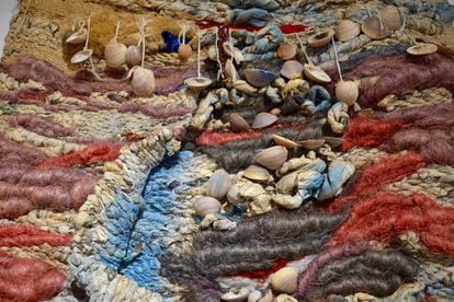 Detalle de uno de los tapices que se muestran en la Galaría de Mamah Africa.