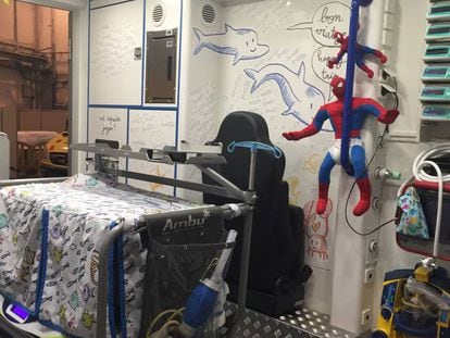 Interior de una ambulancia pedi&aacute;trica del SEM