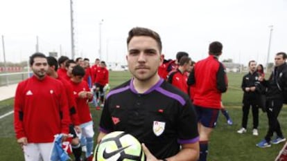 Arbitrar LaLiga Genuine Santander es una experiencia única para los colegiados. En ninguna otra competición los jugadores son tan honestos. Ningún futbolista ha recibido una tarjeta roja