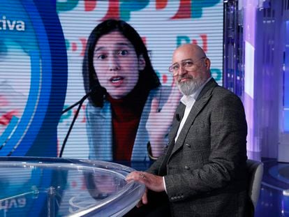 El gobernador de Emilia Romaña, Stefano Bonaccini, durante un programa televisivo en el que también intervino la diputada Elly Schlein, en Roma el 22 de febrero.