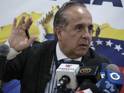 Guillermo Reyes, ministro de Transporte de Colombia, habla durante el Foro del Acuerdo Fronterizo en Cúcuta, el 18 de agosto de 2022.