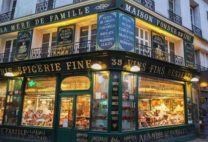 Â la Mère de Famille es la chocolatería más antigua de París. La tienda abrió por vez primera en 1761.
