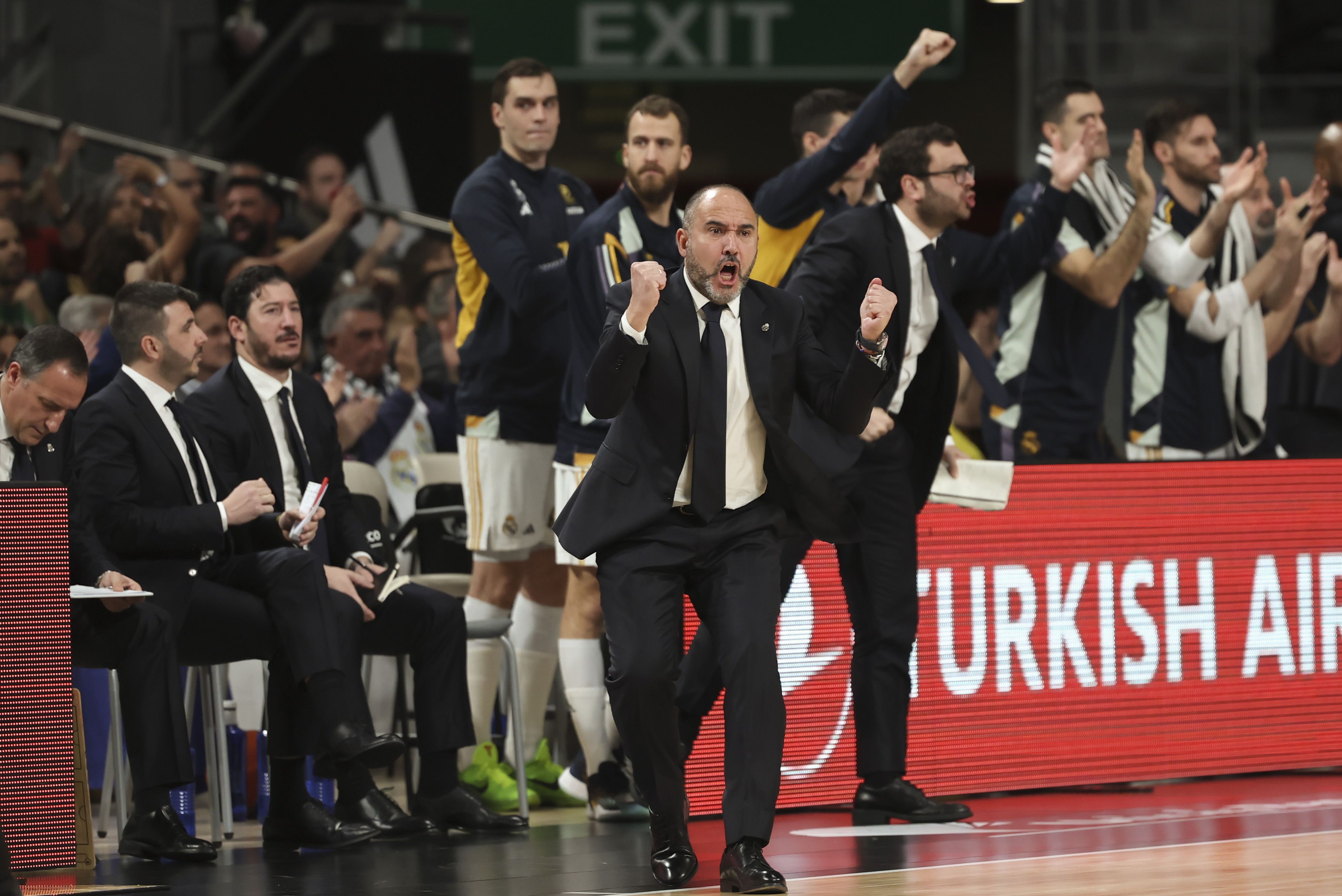 El entrenador del Real Madrid, Chus Mateo, en un partido de la Euroliga esta temporada.