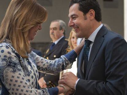 D&iacute;az y Moreno se saludan antes de comenzar el acto.