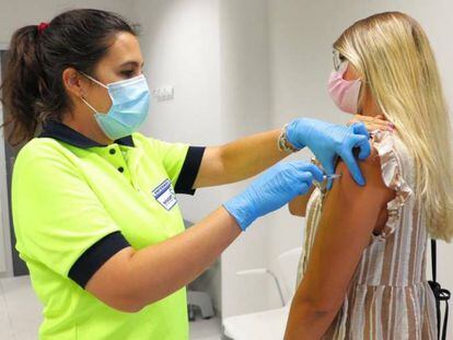 El decreto Covid de Canarias abre la puerta a una vacunación obligatoria de los trabajadores