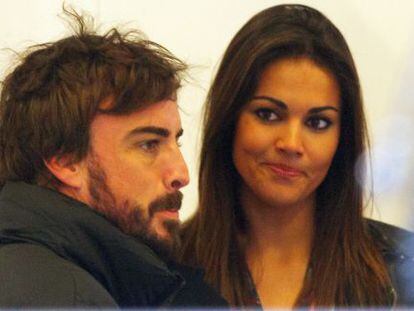 Fernando Alonso junto a Lara Álvarez.