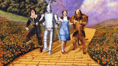 Fotograma de la película 'El mago de Oz' (1939). En vídeo, tráiler de la película remasterizada (2014).