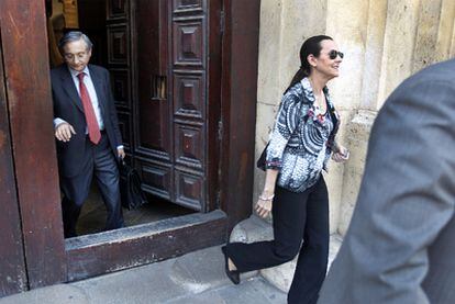La presidenta del Tribunal Superior valenciano, Pilar de la Oliva, sale del palacio de justicia.
