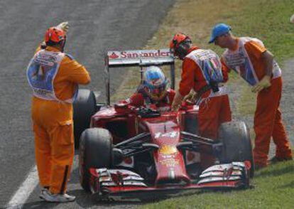 Fernando Alonso abandona el Gran Premio de Monza.