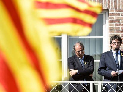 Quim Tuesta y Carles Puigdemont en la casa del expresidente en Bruselas.