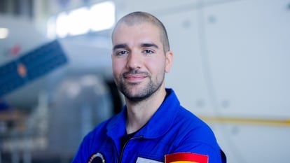 Pablo Álvarez posando en la Agencia Espacial Europea.